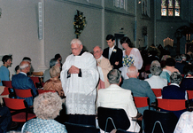 831236 Afbeelding van de huwelijksmis van Marie-José Verbiest en haar echtgenoot, in de kapel van het Verpleeghuis St. ...